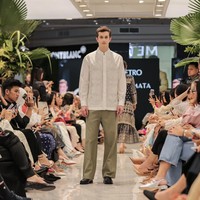 Metro berkolaborasi dengan Sebastian Gunawan, Denny Wirawan, Tandamata dan Artkea, merilis koleksi eksklusif busana Lebaran 2024.  Foto: Dok. Metro Depatemen Store.