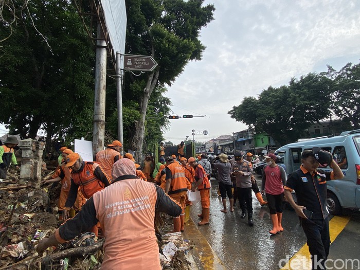 Kondisi Hek Krama Jati, Jl Raya Bogor, Jaktim, 25 Maret 2024, pukul 09.00 WIB. (Devi Puspitasari/detikcom)