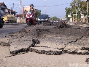 Pemprov Jateng Kebut Perbaikan 100 Km Jalan Rusak gegara Banjir