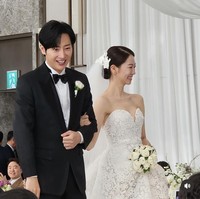 Aktor Korea Lee Sang Yeob telah melangsungkan pernikahan pada Minggu (24/3/2024). Acara tersebut dihadiri sejumlah rekan artis termasuk lawan mainnya dalam drama Korea Eve, Seo Ye Ji. Foto: dok. Instagram @all_for_yeob