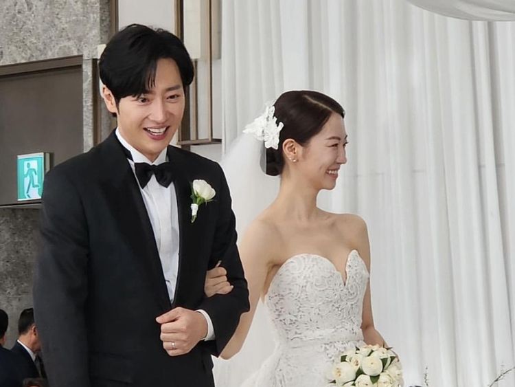 7 Foto Pernikahan Artis Drakor Lee Sang Yeob, Akhiri Masa Lajang di Usia 40