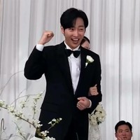 Lee Sang Yeob memutuskan untuk menikahi kekasihnya setelah 9 bulan pacaran. Kini sang aktor resmi mengakhiri masa lajangnya di usia 40 tahun. Foto: dok. Instagram @all_for_yeob
