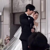 Pernikahan Lee Sang Yeob digelar secara tertutup di sebuah aula untuk menghargai istrinya, yang bukan seorang selebriti. Foto: dok. Instagram @all_for_yeob