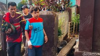 Dua warga selamat dievakuasi ke RSUD Cililin serta seorang masih ada di pengungsian.  (Foto: Whisnu Pradana/detikJabar)