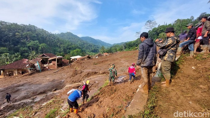 Program Relokasi Akan Pindahkan Ratusan Rumah Terdampak Longsor di Bandung Barat