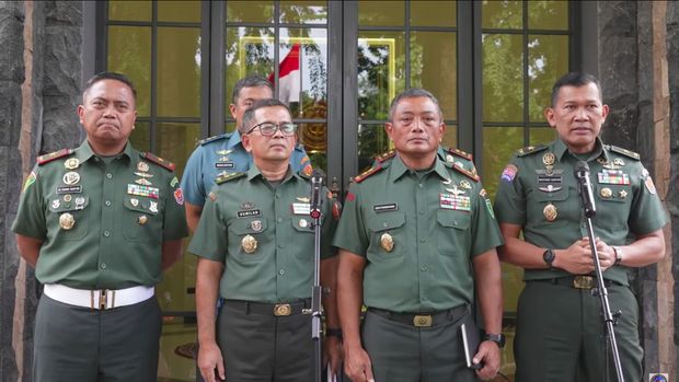 Mabes TNI dan Kodam XVII/Cenderawasih menggelar konferensi pers terkait kasus oknum prajurit diduga menganiaya anggota KKB di Papua. (YouTube Puspen TNI)