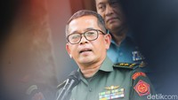 TNI menyatakan akan memberi sanksi jika oknum prajurit terbukti bersalah dalam kasus dugaan penganiayaan anggota KKB di Papua. TNI menyatakan tak ada prosedur kekerasan dalam bertugas.  