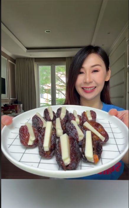 Makan kurma pakai keju jadi tren