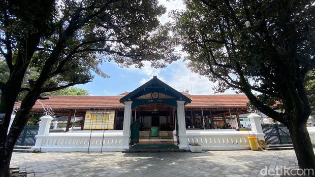 Masjid Gedhe Mataram di Kotagede punya beduk kuno bernama Kiai Dondongan. Konon beduk itu dibuat atas prakarsa Sunan Kalijaga.