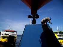 Melihat Perawatan Kapal Ferry Jelang Arus Mudik di Ternate