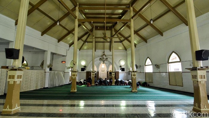 Menengok Aktivitas Masjid Jami Peneleh Saat Ramdan Menengok Aktivitas Masjid Jami Peneleh Saat Ramdan