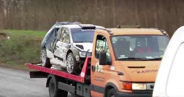 Mobil Balap di Hungaria Keluar Jalur dan Tabrak Penonton.