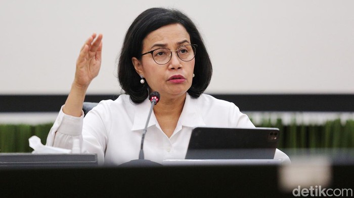 Menkeu Sri Mulyani Indrawati mengumumkan APBN masih surplus Rp 22,8 triliun per 15 Maret 2024. Pengumuman disampaikan dalam jumpa pers di Gedung Kemenkeu, Jakarta, Senin (25/3/2024).