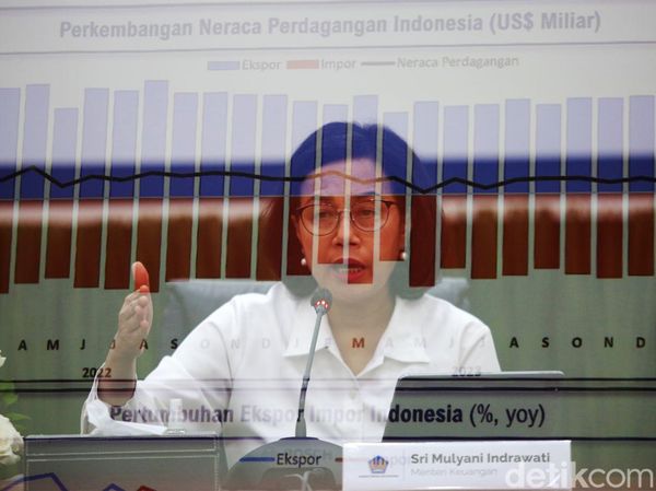 Momen Sri Mulyani Umumkan APBN Masih Surplus Rp 22,8 Triliun