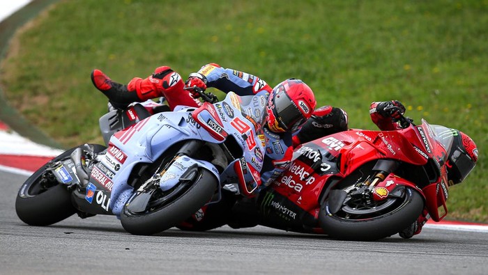 LAGOA, ALGARVE, PORTUGAL - MARCH 24: Francesco Bagnaia of Ducati Team and Italy and Marc Marquez of Gresini Racing and Spain crash during the Race of the MotoGP Of Portugal at Autodromo do Algarve on March 24, 2024 in Lagoa, Algarve, Portugal. (Photo by Diogo Cardoso/DeFodi Images via Getty Images)