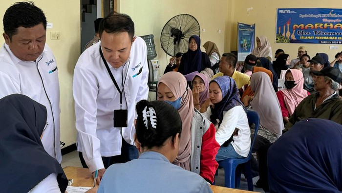 Mudik Gratis Pelni PT PELNI (Persero) melakukan penyesuaian untuk pendaftar mudik gratis dari Kementerian Perhubungan RI dari offline menjadi online mengantisipasi tingginya peminat. Situasi Kantor Cabang PELNI Batam, Senin (25/3) kembali tertib setelah sebelumnya sempat dipadati oleh peminat mudik gratis pekan lalu untuk memperebutkan kuota 772 seat mudik ruas Batam-Medan yang akan diberangkatkan dengan KM Kelud pada 7 April mendatang.