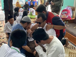 Keceriaan Tunanetra Saat Ngabuburit Siaga Bencana di Sukabumi