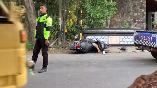 Pengendara motor tewas seusai tabrak tiang listrik di Mataram, Senin (25/4/2024). (Humas Polresta Mataram)