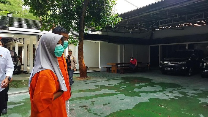 Polda Metro Jaya tangkap pasutri penyelundup narkoba jenis ekstasi dari China.