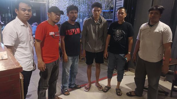 Polisi menangkap Hafid (21), pelaku utama yang melakukan pengeroyokan terhadap seorang mahasiswa di indekos Makassar, Sulsel, gegara tidak diberi rokok.