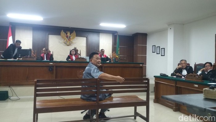 Politikus Demokrat Syahruddin daeng Punna alias Sadap menjalani sidang di Pengadilan Negeri Makassar, Senin (25/3/2024).