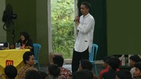 Rangkaian kegiatan diawali dengan pemeriksaan kesehatan oleh Yayasan Ronald McDonald House Charities (RMHC) Indonesia. Kemudian dilanjutkan dengan pembekalan dunia kerja, sosialisasi mengenai produk halal dan pentingnya gaya hidup sehat dan bersih, serta aktivitas team building dengan para santri yang keseluruhannya dilakukan oleh tim McDonalds Indonesia. 