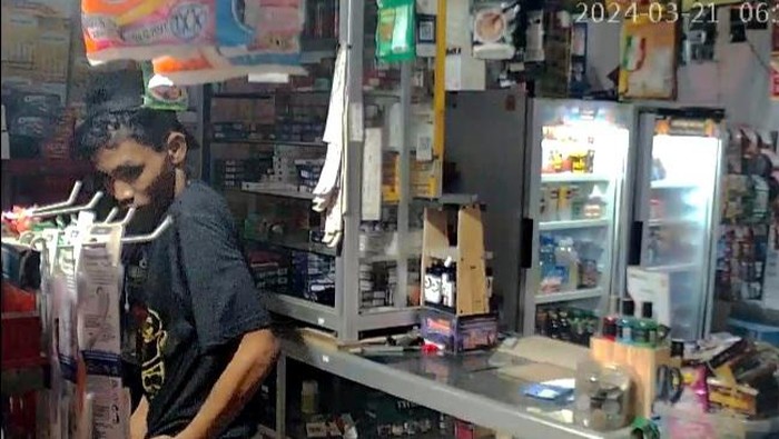 Pria di Kendari ditangkap polisi usai terekam CCTV mencuri di sebuah kios. Dokumen Istimewa