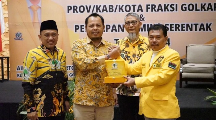 Ruliyono (kanan), Ketua DPD Golkar Banyuwangi