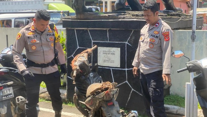 Sepeda motor milik warga yang hilang ditemukan tertimbun longsor