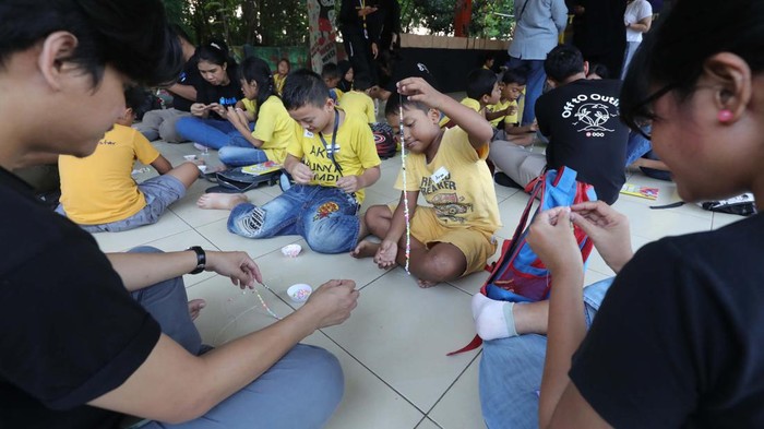 Serunya Berbagi Keterampilan dengan Anak-anak Termarjinalkan