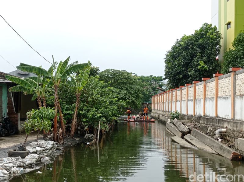 Suasana Tegal Alur, Kalideres, Jakarta Barat, 25 Maret 2024, setelah banjir surut. (Taufiq Syarifudin/detikcom)