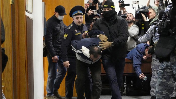 Rusia telah menangkap empat pria bersenjata yang dicurigai melakukan pembantaian di gedung konser dekat Moskow. Ini dia keempat pria tersebut.