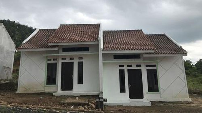 Tampilan depan rumah di Tanjungmas Estate