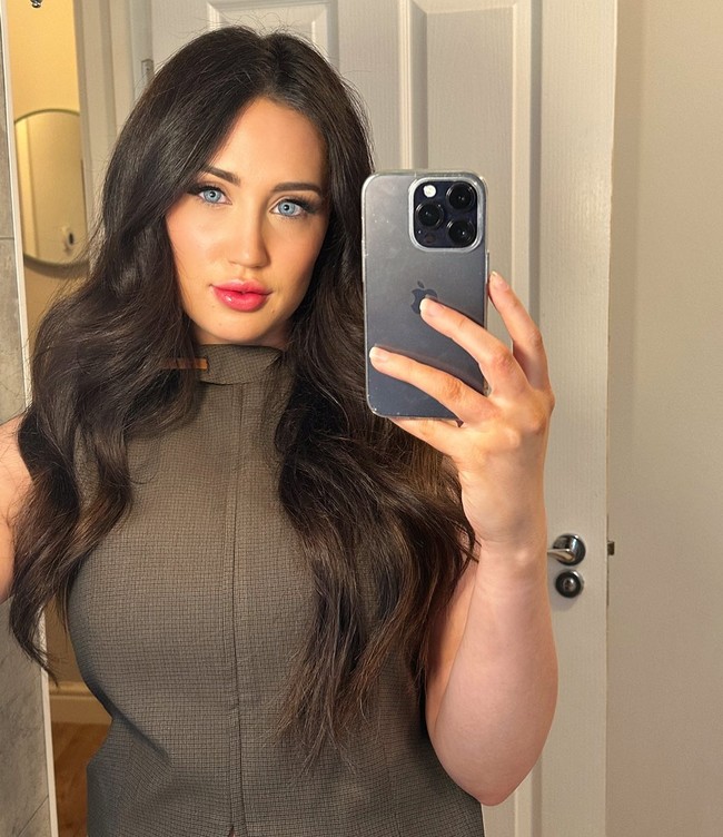 Awalnya hanya pekerjaan sampingan, wanita yang dulu seorang barista kopi itu mulai fokus jadi kembaran Megan pada 2020. Foto: Instagram @_lifeoftaylor