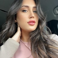 Taylor Ryan adalah seorang impersenator asal Inggris yang cukup meniru Megan Fox. Taylor pertama kali menjalani profesi unik tersebut pada 2018 setelah banyak orang sering mengatakan bahwa ia mirip sang aktris seksi.  Foto: Instagram @_lifeoftaylor