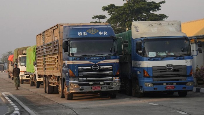 Myanmar’s trucks carrying aid leave from the customs checkpoint near the border with Myanmar, in Mae Sot, Tak province Thailand Monday, March 25, 2024. Thailand delivered its first batch of humanitarian aid to war-torn Myanmar sending ten trucks over the border from the northern province of Tak in what they hope will be a continuing effort to ease the plight of millions of people displaced by fighting. (AP Photo/Sakchai Lalit)