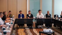 Pendaftaran Tim Hukum Prabowo-Gibran akan dilakukan usai Mahkamah Konstitusi menerbitkan nomor register perkara yang dimohonkan kubu Anies dan Ganjar. (Dok. Yusril Ihza Mahendra)