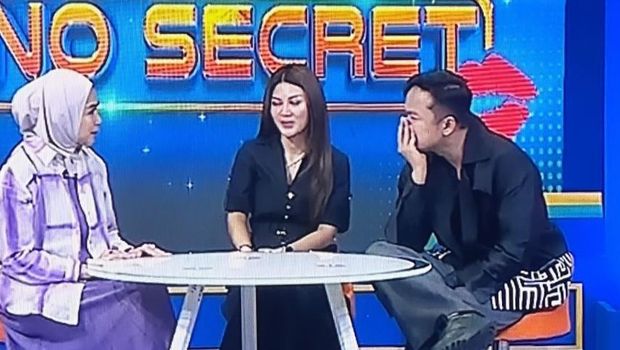 Tities Sapoetra dan Feby sahabat Stevie Agnecya.