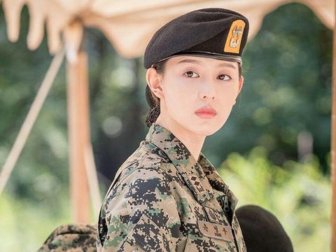 Transformasi Kim Ji Won yang Viral Disebut Cantik Alami Sejak Kecil Transformasi Kim Ji Won yang Viral Disebut Cantik Alami Sejak Kecil