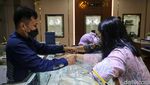 Warga Mulai Berburu Emas untuk Lebaran