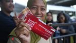 Warga Serbu Sembako Murah di Jakarta