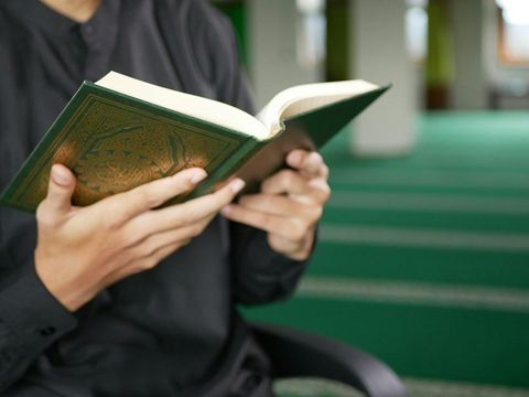 Baca Al-Qur'an salah satu cara mengoptimalkan ibadah di malam Lailatul Qadar