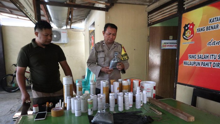 Bahan baku petasan yang disita dari remaja di Ponorogo