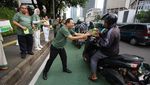 Berbagi Takjil dengan Kemasan Ramah Lingkungan