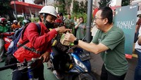 Penggunaan kemasan kertas ramah lingkungan Foopak Greaseproof dan Enza dalam kegiatan ini merupakan bagian dari upaya kami untuk mengkampanyekan gaya hidup yang lebih berkelanjutan kepada masyarakat. Kami berharap ini bisa menjadi langkah awal untuk lebih banyak lagi kegiatan serupa yang mendukung pelestarian lingkungan.