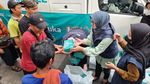 BSI Maslahat Bagi Paket Berbuka di Area Stasiun Sudirman