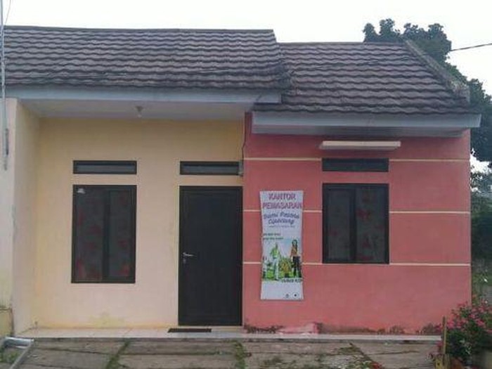 Tampilan depan rumah di Bumi Pesona Cipacung