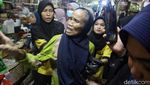 Diduga Curi Kue Lebaran di Pasar Jatinegara, Nenek Ini Ditangkap Massa