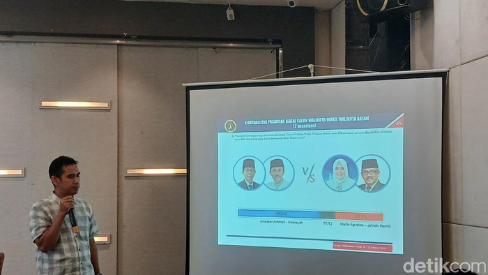 Direktur Eksekutif Liberte Institute, Indrayadi saat merilis hasil survei.(Foto: Alamudin Hamapu).