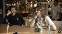Membicarakan soal relationship bersama Luna Maya, Junot terlihat larut dalam perbincangan. Tampak mereka berada di sebuah tempat makan. Foto: Instagram herjunotali.studio